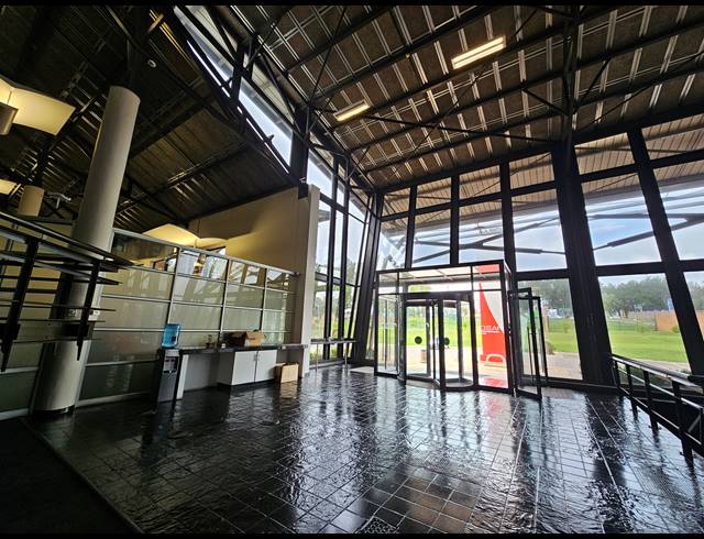 3,888M² OFFICE TO LET IN LONGMEADOW